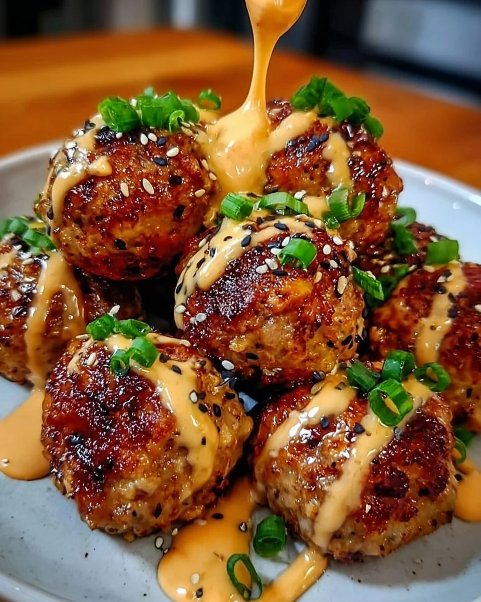Korean BBQ Meatballs mit würzigem Mayo-Dip